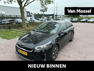 Kia Ceed Sportswagon 1.6 GDI PHEV DynamicPlusLine 140 PK | Automaat | Navigatie | Camera | Trekhaak | Climate Control | Apple Carplay | Android Auto | Adaptive Cruise Control | Stoelverwarming | Stuurverwarming | LED | Lichtmetalen velgen |
