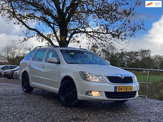 Skoda Octavia Combi 1.4 TSI Greentech Ambition Business Line | Cruise + Clima + Schuif/kantel dak nu € 2.975,-!!!