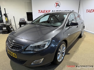 Opel Astra 1.6 Turbo Cosmo Automaat/Clima/Cruise/Leder