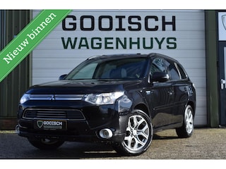 Mitsubishi Outlander 2.0 PHEV Instyle | Stoelverwarming | Trekhaak | Camera | All Season |