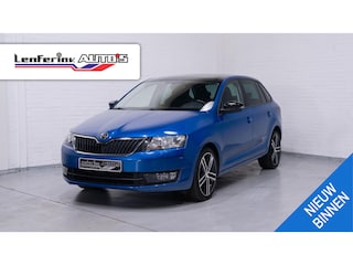 Skoda Rapid Spaceback 1.2 TSI Greentech Style Sportstoelen Panodak Navi Camera Xenon Apple Carplay 17 Inch Trekhaak Cruise Extra getint glas