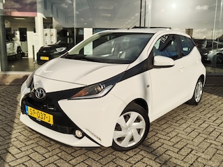 Toyota Aygo 1.0 VVT-i x-play | Navi | Achteruitrijcamera | Airco | Radio