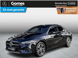 Mercedes-Benz A-klasse 250 e | Panoramadak | Luxury | MULTIBEAM LED Koplampen | Dodehoekassistent | Apple CarPlay | Android Auto | Sierdelen Lindehout Zwart | Privacy Glas Achter |