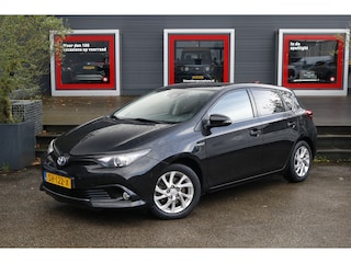 Toyota Auris 1.8 Hybrid Dynamic Go | Sportstoelen | Achteruitrijcamera | Privacy Glass |