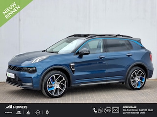 Lynk & Co 01 1.5 / 1.800 kg trekgewicht / Panorama schuifdak / Adaptieve CC / Navigatie / Apple Carplay Android / Stoelverwarming / Infinity Sound System / Cam 360° / All Season op LM  20" /