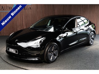 Tesla Model 3 RWD Autopilot ACC Stuurverwarm. PDC Leer Navi Panoramadak 360° Elektr. achterklep Stoelverwarming voor & achter Climate voor & achter LM velgen BTW auto! Nieuw!