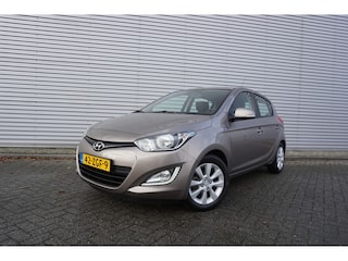 Hyundai i20 1.2i i-Vision Airco / Carplay / Cruise / Lm velgen / Trekhaak / NAP
