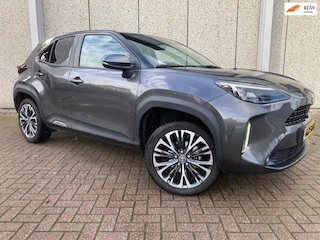 Toyota Yaris Cross 1.5 Hybrid Executive Meest luxe uitvoering.Zeer nette en bomvolle auto. rondom camera's,panorama dak, trekhaak,