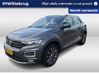 Volkswagen T-Roc 1.5 TSI Sport / Lederen interieur / Clima / Navi / Camera