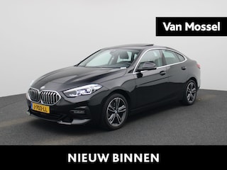 BMW 218i High Executive AUTOMAAT | PANORAMADAK | SPORTSTOELEN | LEDER | M-STUUR | VIRTUEEL | NAVIGATIE | CLIMA | PDC | CRUISE | APPLE CARPLAY | STOELVERWARMING | 12 MAANDEN BOVAG GARANTIE |