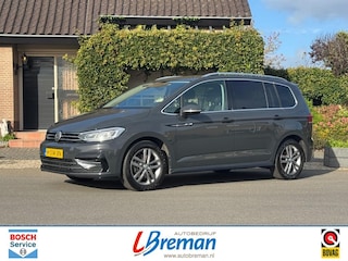 Volkswagen Touran 1.5 TSI  R-line DSG 7-Persoons trekhaak ACC