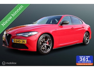 Alfa Romeo Giulia 2.0T 310PK Squadra Super Pack Veloce, F1 Schakelflippers, Sportstoelen, Leer, 19 Inch QV Velgen, Sportuitlaat Systeem, Donker glas, Stoel-stuurverwarming, Navi