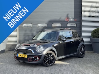 Mini Mini 1.6 Chili | Panoramadak | Navigatie | Parkeersensoren | Climate Control | Stoelverwarming | Lichtmetalen Velgen |