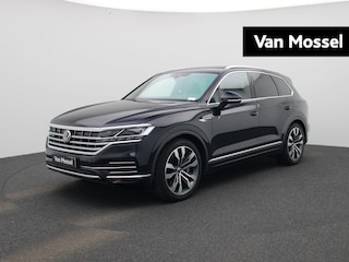 Volkswagen Touareg Elegance 3.0 TSi eHybrid 4MOTION 381 PK | Automaat | Navigatie | Panoramadak | 360 Camera | Adaptive Cruise Control | Head-up display | Stoelverwarming | Lichtmetalen velgen | Privacy glass |