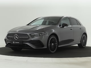 Mercedes-Benz A-klasse 250 e AMG Line | Nightpakket | Premium Pack | Extra USB-poorten | KEYLESS GO | Dodehoekassistent | Sfeerverlichting | Verwarmde stoelen vooraan | Parkeerpakket met achteruitrijcamera |