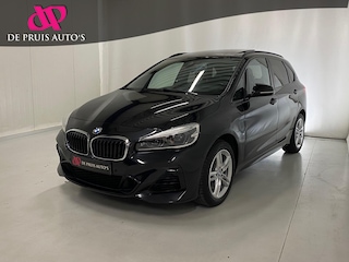 BMW 2-serie Tourer 225XE M-sport Shadowline Navigatie Panoramadak HarmanKardon Camera Drive-assist-plus Leer Apple Carplay Keyless 17inch