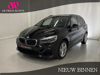 BMW 2-serie Tourer 225XE M-sport Shadowline Navigatie Panoramadak HarmanKardon Camera Drive-assist-plus Leer Apple Carplay Keyless 17inch