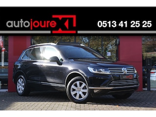 Volkswagen Touareg 3.0 TDI R-line | Trekhaak | Panoramadak | Leder | Camera | Stuur- en stoelverwarming |