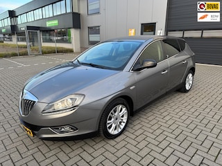 Lancia Delta 1.9-16V Twin-Turbo Oro