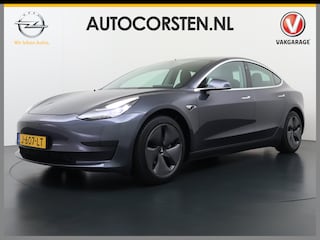 Tesla Model 3 RWD SR+ 60kWh 325PK SOH 88% Trekhaak 1.000KG Trekgewicht Lmv AutoPilot Leder PanoDak Adaptive-Cruise Lmv Camera's Elektr.-Stuur+Stoelen+Spiegels+Geheugen+Easy-Entry+Verwarmde stoelen Park assistent PDC WIFI Lane-Assist Speed-Assist Navi LED ACC DAB Voorverwarmen interieur via App Keyless via Telefoonsleutel One-Pedal-Drive 1e Eigenaar Origineel Nederlandse Auto tot 11kw laden thuis! 1.584kg licht! Accu garantie 160.000km/28-09-2028
