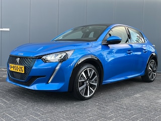 Peugeot 208 EV Allure 50 kWh 136pk | Camera | 17'' Lichtmetalen velgen | Panoramadak | Carplay Navigatie | Climate controle | Cruise controle | Parkeersensoren achter | Digitaal cockpit | Half lederen bekleding