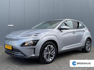 Hyundai Kona 64 kWh 204pk Pure | LED | Camera | Climate | Carplay | Keyless | Navigatie | 17" Lichtmetaal | Parkeersensoren