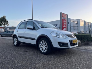 Suzuki SX4 1.6 Expressive Style | NAVI | LM Velgen | Airco |  Trekhaak | Stoelverwarming | Dakrailing