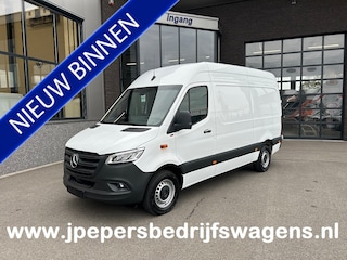 Mercedes-Benz Sprinter 317 CDI L2 H2 PRO / LED / MBUX / Navigatie / Camera / Parkeersensoren / Cruise control / Airco / 270 Graden achterdeuren