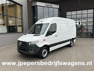 Mercedes-Benz Sprinter 317 CDI L2 H2 PRO / LED / MBUX / Navigatie / Camera / Parkeersensoren / Cruise control / Airco / 270 Graden achterdeuren