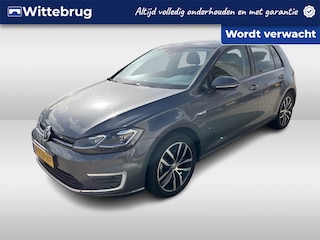 Volkswagen Golf E-DITION / Digitaal dashboard / Navigatie / Stoelverwarming / Camera / Parkeersensoren V+A /