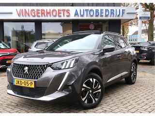 Peugeot 2008 130 Pk GT-Line * Automaat * * Navigatie * Open Schuifdak * 1/2 Lederen Interieur * L.M. Velgen * Stoelverwarming * Keyless Start * L.M. Velgen * Vierseizoenenbanden * Achteruitrij Parkeer Camera * Adaptive Cruise Contro Vingerhoets; Vierde Generatie Eersteklas Service, Al meer dan 100 jaar.........