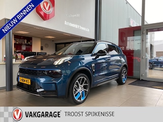 Lynk & Co 01 1.5 Panoramadak/360° Camera/Keyless/Lane assist/Adaptive cruise control/Navigatie/Apple carplay/Climate control/Stoelverwarming/Dodehoek detectie/Elektrisch sluitende achterklep/Elektrisch verstelbare stoel met geheugen/Multifunctioneel stuurwiel,20 Inch