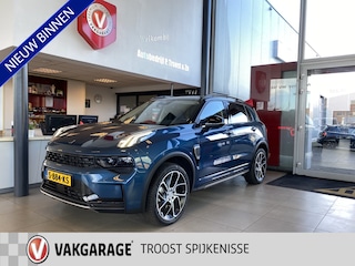 Lynk & Co 01 1.5 Panoramadak/360° Camera/Keyless/Lane assist/Adaptive cruise control/Navigatie/Apple carplay/Climate control/Stoelverwarming/Dodehoek detectie/Elektrisch sluitende achterklep/Elektrisch verstelbare stoel met geheugen/Multifunctioneel stuurwiel,20 Inch