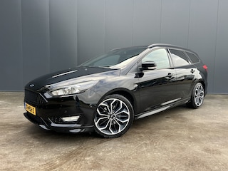 Ford Focus Wagon 1.0 ST-Line LED TREKHAAK NAVI CRUISE ECC 17 INCH