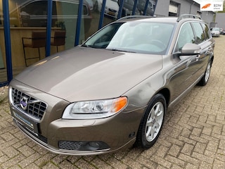 Volvo V70 2.5FT Momentum 230PK H.LEER / ECC / PDC / YOUNGTIMER