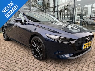 Mazda 3 2.0 e-SkyActiv-X M Hybrid 186 Luxury | NED AUTO | LEDER | STOEL + STUURVERWARMING | BOSE AUDIO | HEAD UP | 18 INCH | CAMERA |