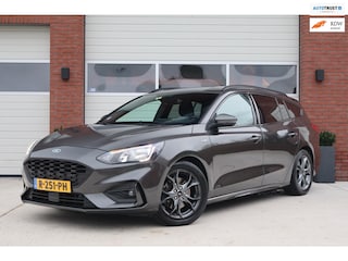 Ford Focus Wagon 1.0 EcoBoost 125pk ST-Line Business Automaat - Adaptieve cruise control - Trekhaak - LED - PDC - Navigatie
