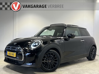 Mini Cooper 1.5 Essential | Navigatie/Android/Apple Carplay | LM Velgen 17" | Elektrisch Panoramadak