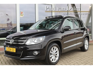 Volkswagen Tiguan 1.4TSI 160PK Sport&Style AUTOMAAT 1e Eigenaar | Panodak | Trekhaak | Bi-Xenon | Navi | Pdc v+a | Parkeer Assistent | NL Auto |