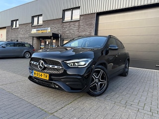 Mercedes-Benz GLA 180 Business Solution AMG | 1E EIGENAAR | 12MND GARANTIE | AUTOMAAT | PANO | NAVI | CARPLAY | CRUISE | MEMORY | NL-AUT |