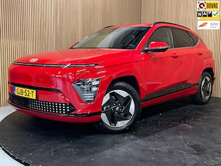 Hyundai Kona Comfort Smart 65.4 kWh|GROOTSTE ACCU|ACC|CARPLAY|360 CAMERA|STOEL+STUURVERWARM.|INCL.BTW|1e EIG|NL-AUTO|NAP|