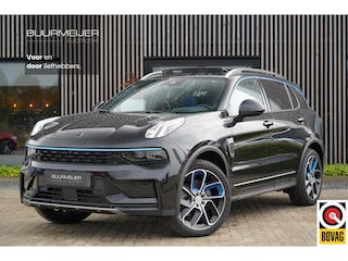 Lynk & Co 01 1.5 | Zwarte hemelbekleding | Sfeerverlichting | Stoelverwarming | Panoramisch schuif/kanteldak | Elektrische stoel met geheugen | Adaptieve cruise control | Infinity audiosysteem |