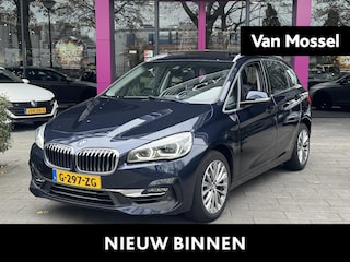 BMW 2-serie Tourer 218i High Executive Edition | WORDT VERWACHT | PANORAMADAK | HEAD UP DISPLAY | STOELVERWARMING | LEDER | ELEKTRISCHE ACHTERKLEP |