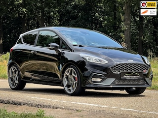 Ford Fiesta 1.5 EcoBoost ST-3 | Panorama | Clima | Cruise | CarPlay | Metalic | PDC | 1e eigenaar |