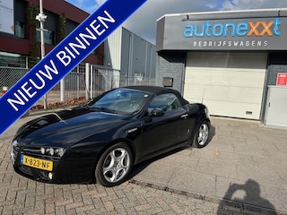 Alfa Romeo Spider 2.2 JTS Exclusive AIRCO I NAVIGATIE I LMV I ELEKTRISCH DAK I COMPLETE ONDERHOUDSHISTORIE Van tweede eigenaar, sinds 2009 in bezit gehad met complete onderhoudshistorie