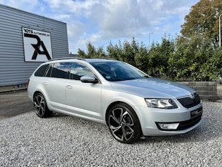 Skoda Octavia Combi TSI 6-Bak Ambition Navi|Cruis|PDC|Media Zilver