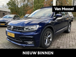 Volkswagen Tiguan 2.0 TDI Highline 150 PK DSG | Automaat | R-Line Exterieur | Trekhaak | Panoramadak | Elektrische Achterklep | Digital Cockpit Pro | Achteruitrijcamera | Stoelverwarming | Navigatie | Climate Control | Park Assist | Adaptive Cruise Control | Grootlicht Assistent | Parkeersensoren | DAB Radio | Bluetooth |