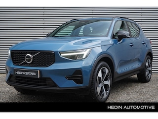 Volvo XC40 B4 Plus Dark | 2000 kg trekgewicht | Trekhaak | Stuur & Stoelverwarming | Pilot Assist | Elektrische Achterklep | Elektrische Stoelen | Google Services | Harman Kardon | 18 inch Licht Metaal