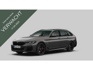 BMW 5-serie Touring 530e xDrive | M-Sport Pro | Panoramadak | Trekhaak | Head Up Display | Harman Kardon Surround Sound System | Adaptieve LED koplampen | Parking Assistant Plus |