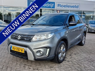 Suzuki Vitara 1.6 16v 120pk Exclusive | 1ste Eigenaar | Navi | Apple Carplay+Android Auto | Clima | Cruise | Pdc V+A+Camera | Stoelverwarming | Mistlampen | Privacy Glass | 17''lm | Trekhaak
